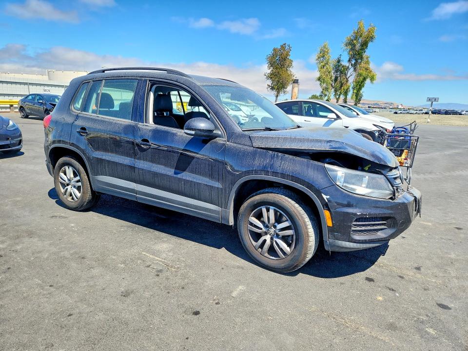 Auction sale of the 2017 Volkswagen Tiguan, vin: WVGBV7AX2HK027954, lot number: 59907026