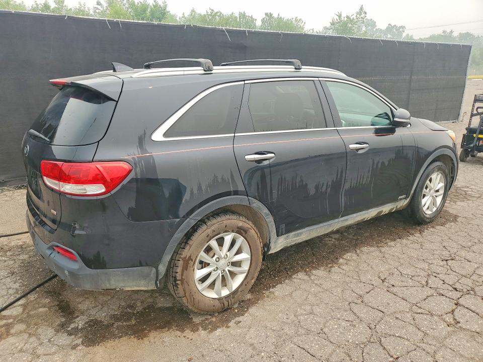61124446 :رقم المزاد ، 5XYPGDA30HG276436 vin ، 2017 Kia Sorento مزاد بيع