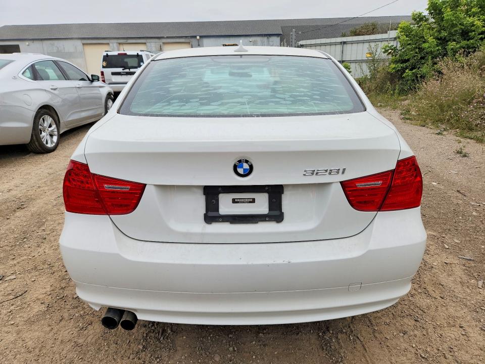 61608786 :رقم المزاد ، WBAPH7C57BE850556 vin ، 2011 Bmw 328 مزاد بيع