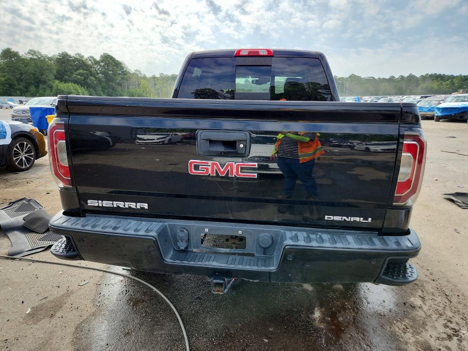 59073156 :رقم المزاد ، 3GTU2PEC8JG142293 vin ، 2018 Gmc Sierra مزاد بيع