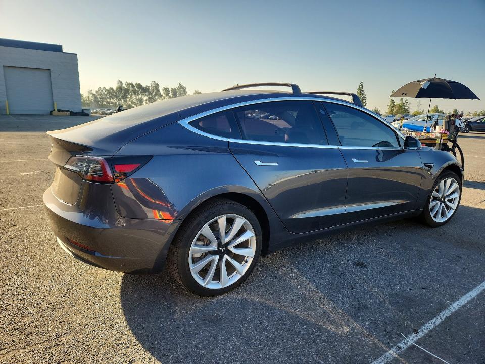 60486986 :رقم المزاد ، 5YJ3E1EA7JF169148 vin ، 2018 Tesla Model 3 مزاد بيع
