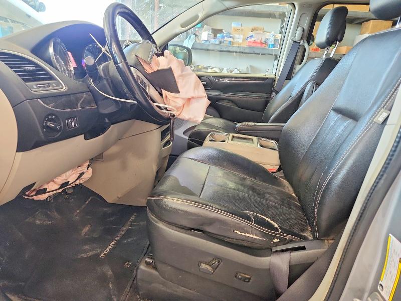 61762616 :رقم المزاد ، 2C4RC1CG0FR646585 vin ، 2015 Chrysler Town & Country مزاد بيع