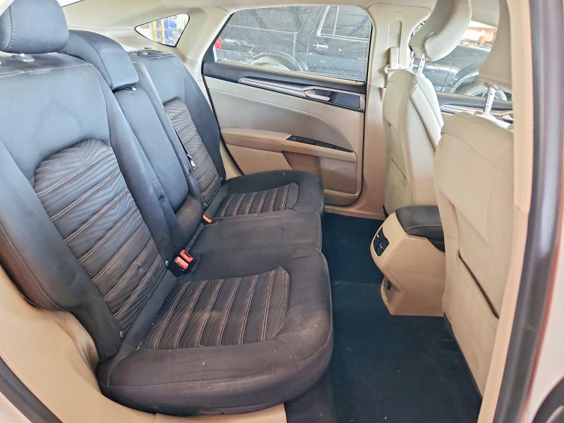 63377026 :رقم المزاد ، 3FA6P0LU3KR221993 vin ، 2019 Ford Fusion مزاد بيع