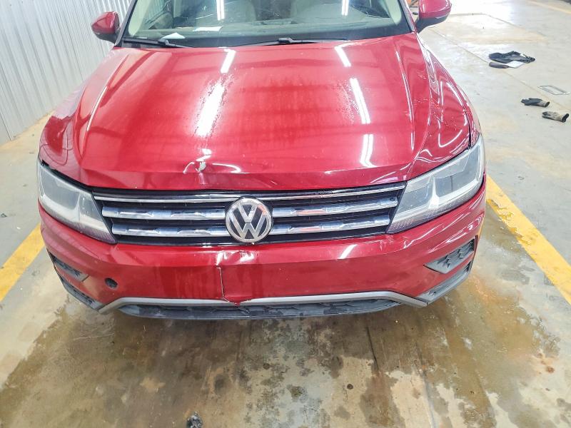 60611276 :رقم المزاد ، 3VV3B7AX6KM044940 vin ، 2019 Volkswagen Tiguan مزاد بيع