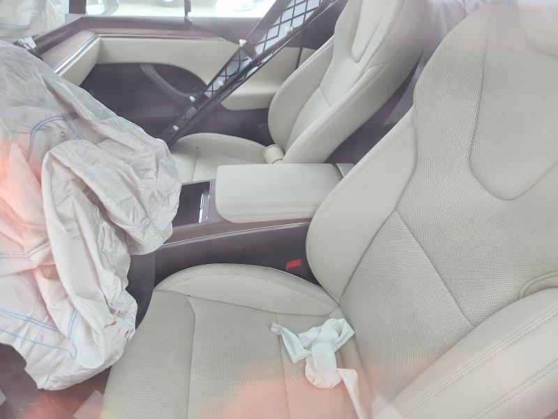 60666086 :رقم المزاد ، 7SAXCBE58RF440202 vin ، 2024 Tesla Model X مزاد بيع