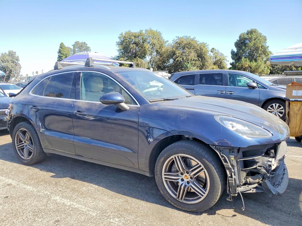60178336 :رقم المزاد ، WP1AB2A5XLLB37629 vin ، 2020 Porsche Macan مزاد بيع