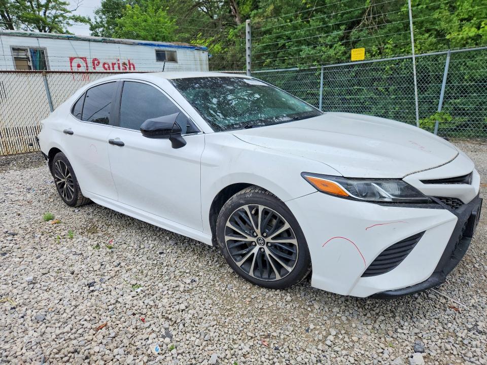 2018 Toyota Camry მანქანა იყიდება აუქციონზე, vin: 4T1B11HK6JU641452, აუქციონის ნომერი: 60435976