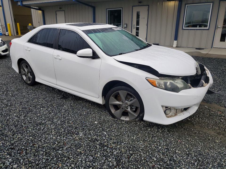 62490576 :رقم المزاد ، 4T1BF1FK2EU472010 vin ، 2014 Toyota Camry مزاد بيع