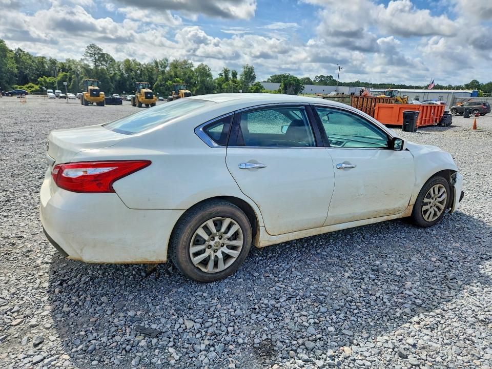 2017 Nissan Altima მანქანა იყიდება აუქციონზე, vin: 1N4AL3AP0HC119823, აუქციონის ნომერი: 60697336