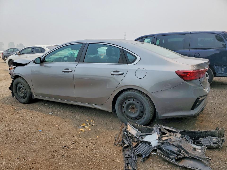 2021 Kia Forte მანქანა იყიდება აუქციონზე, vin: 3KPF54AD0ME327354, აუქციონის ნომერი: 53086606