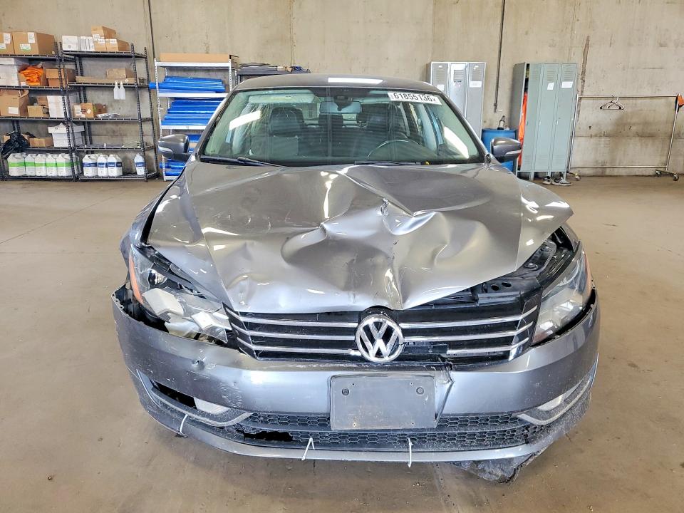 61855136 :رقم المزاد ، 1VWAS7A32FC113484 vin ، 2015 Volkswagen Passat مزاد بيع