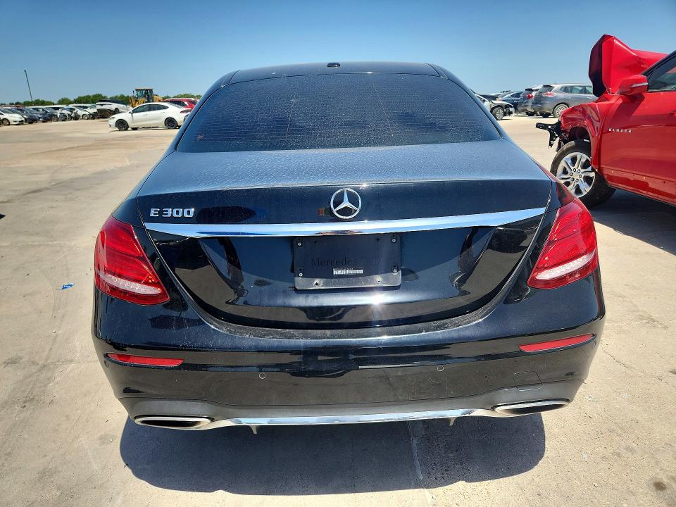 60188476 :رقم المزاد ، WDDZF4JB5HA158374 vin ، 2017 Mercedes-benz E مزاد بيع