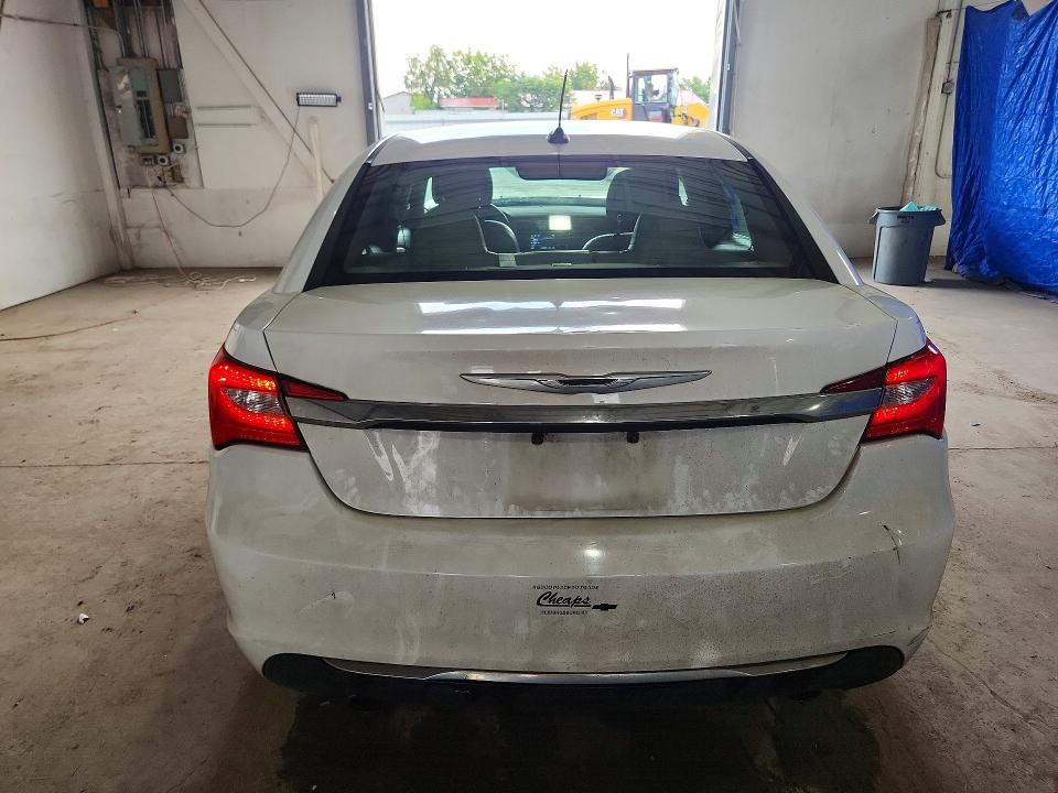 2014 Chrysler 200 მანქანა იყიდება აუქციონზე, vin: 1C3CCBCG2EN156242, აუქციონის ნომერი: 61485776