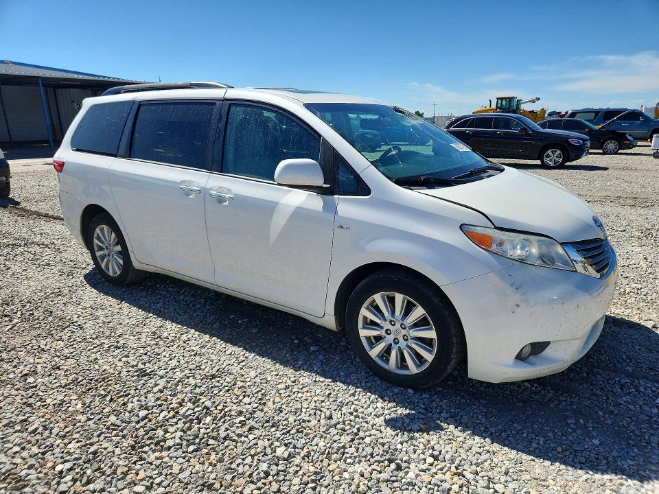 62697796 :رقم المزاد ، 5TDDZ3DC2HS157020 vin ، 2017 Toyota Sienna مزاد بيع