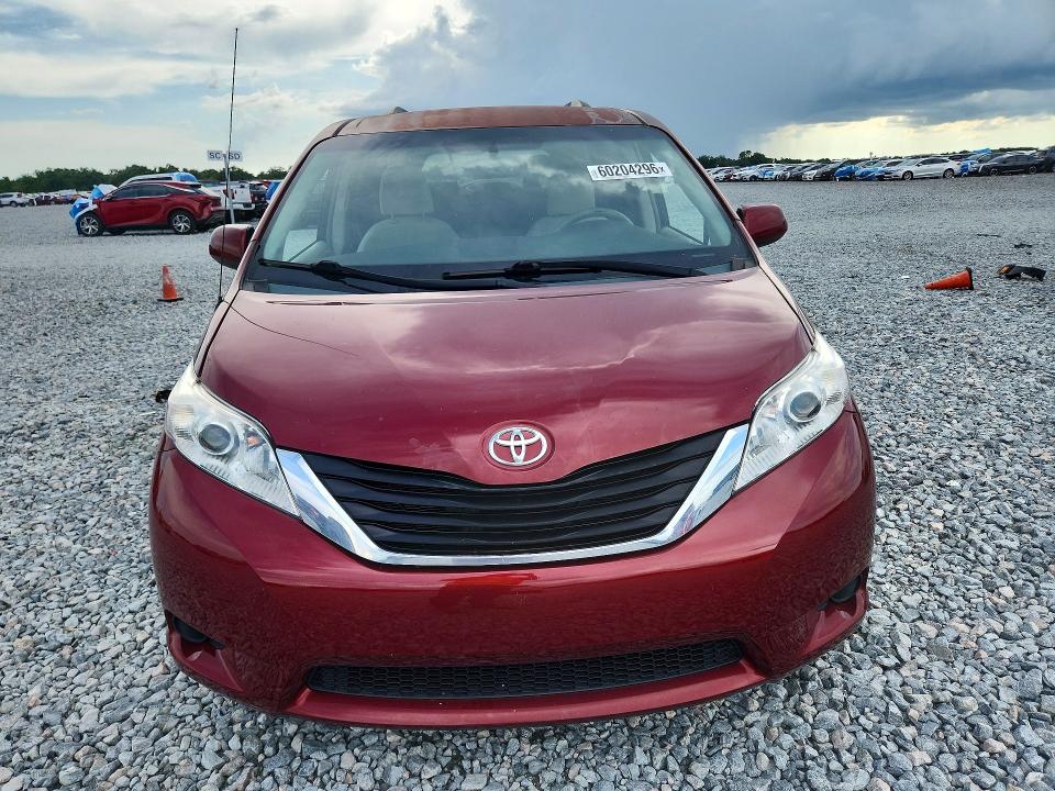2014 Toyota Sienna მანქანა იყიდება აუქციონზე, vin: 5TDKK3DCXES486104, აუქციონის ნომერი: 60204296