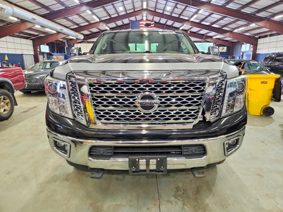 62420876 :رقم المزاد ، 1N6AA1F48HN561026 vin ، 2017 Nissan Titan Xd مزاد بيع