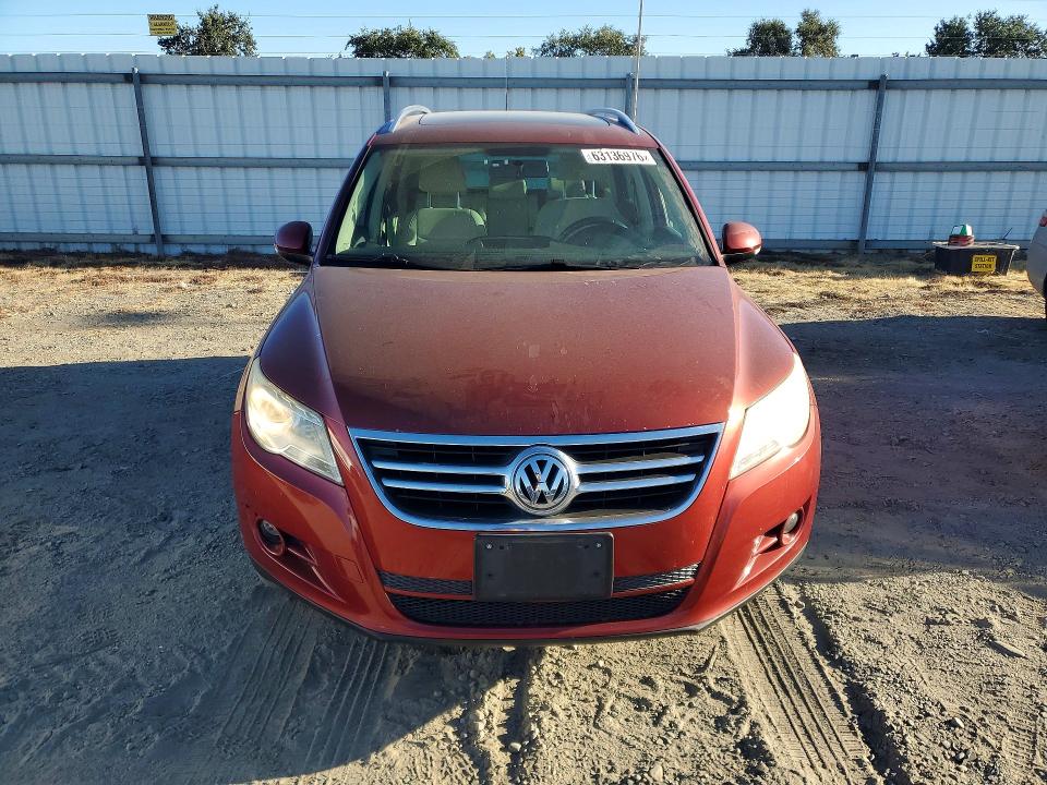 2010 Volkswagen Tiguan მანქანა იყიდება აუქციონზე, vin: WVGAV7AX4AW002306, აუქციონის ნომერი: 63136976
