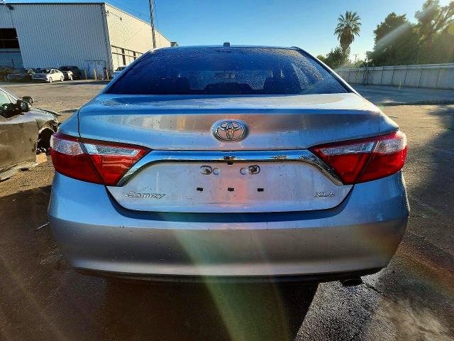61557156 :رقم المزاد ، 4T4BF1FKXGR565317 vin ، 2016 Toyota Camry مزاد بيع