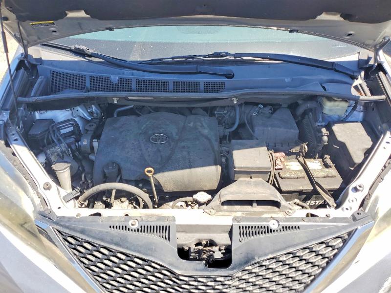 60241636 :رقم المزاد ، 5TDXZ3DC9HS852804 vin ، 2017 Toyota Sienna مزاد بيع