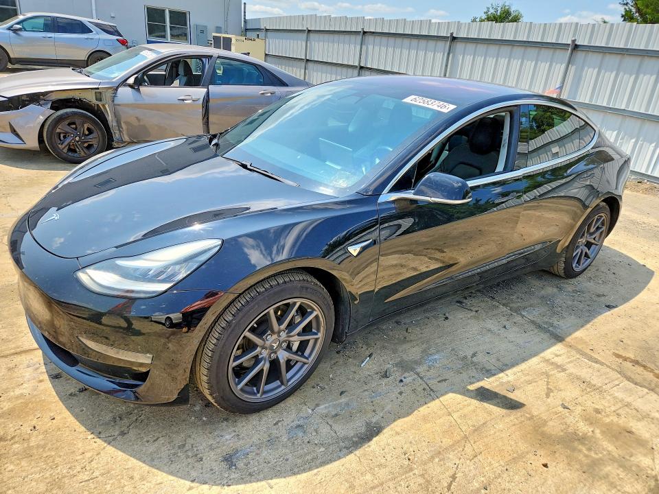 Продажа на аукционе авто 2018 Tesla Model 3, vin: 5YJ3E1EAXJF152554, номер лота: 62583746