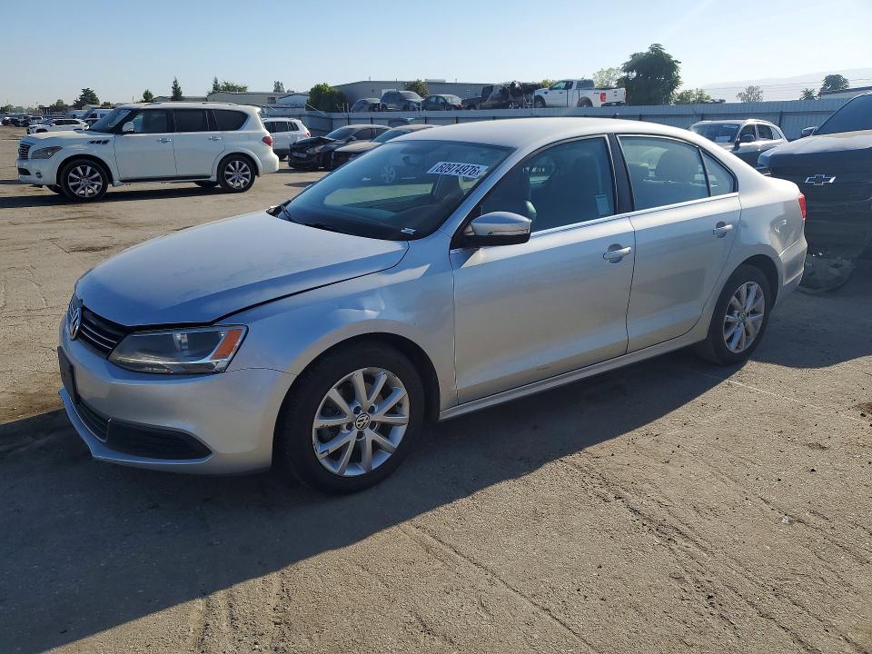 60974976 :رقم المزاد ، 3VWD17AJ4EM241897 vin ، 2014 Volkswagen Jetta مزاد بيع