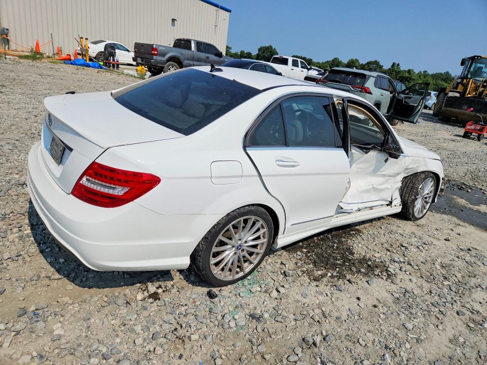 Продажа на аукционе авто 2014 Mercedes-benz C, vin: WDDGF4HB2ER302747, номер лота: 63053516