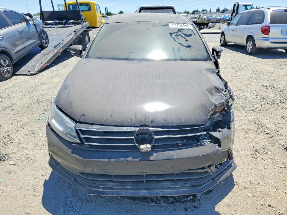 62702466 :رقم المزاد ، 3VW3A7AJ9FM414889 vin ، 2015 Volkswagen Jetta مزاد بيع