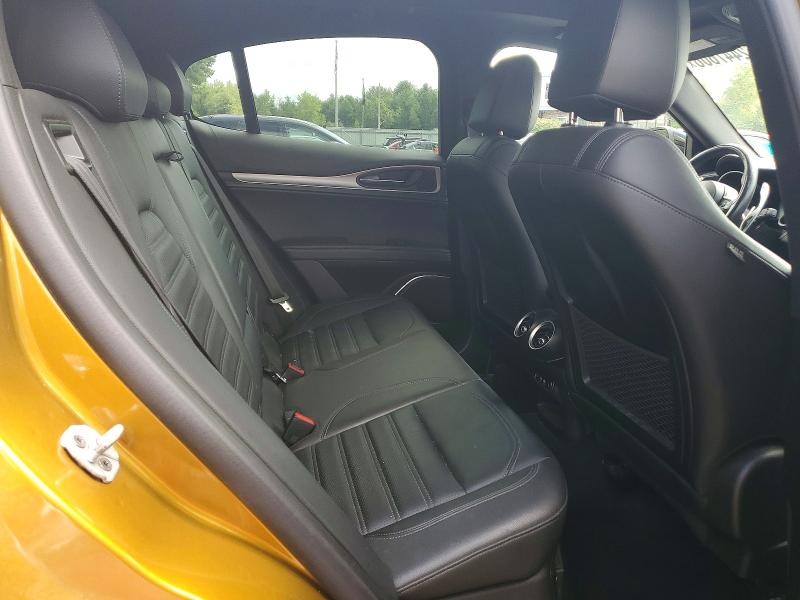62447606 :رقم المزاد ، ZASPAKBN0N7D33837 vin ، 2022 Alfa Romeo Stelvio مزاد بيع