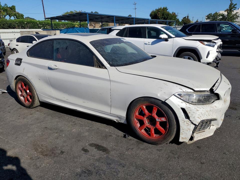 61520106 :رقم المزاد ، WBA1J7C5XGV360226 vin ، 2016 Bmw M235i مزاد بيع