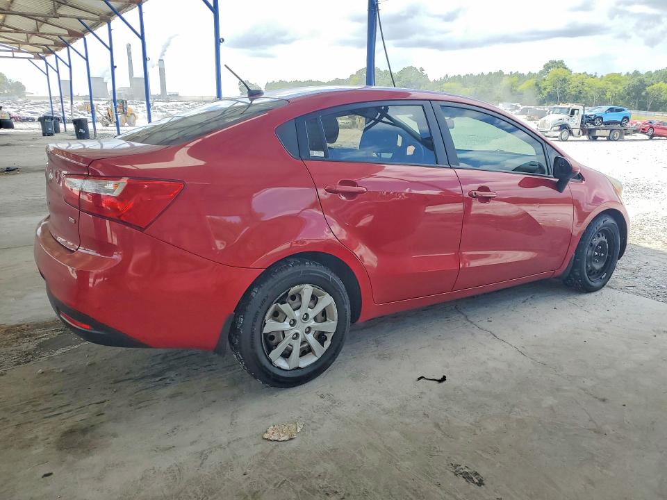 62310686 :رقم المزاد ، KNADM4A33F6464800 vin ، 2015 Kia Rio مزاد بيع
