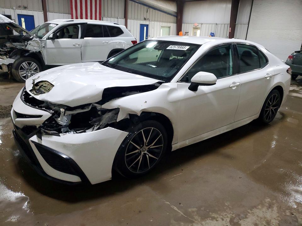 Auction sale of the 2021 Toyota Camry, vin: 4T1G11AK1MU589961, lot number: 62579966
