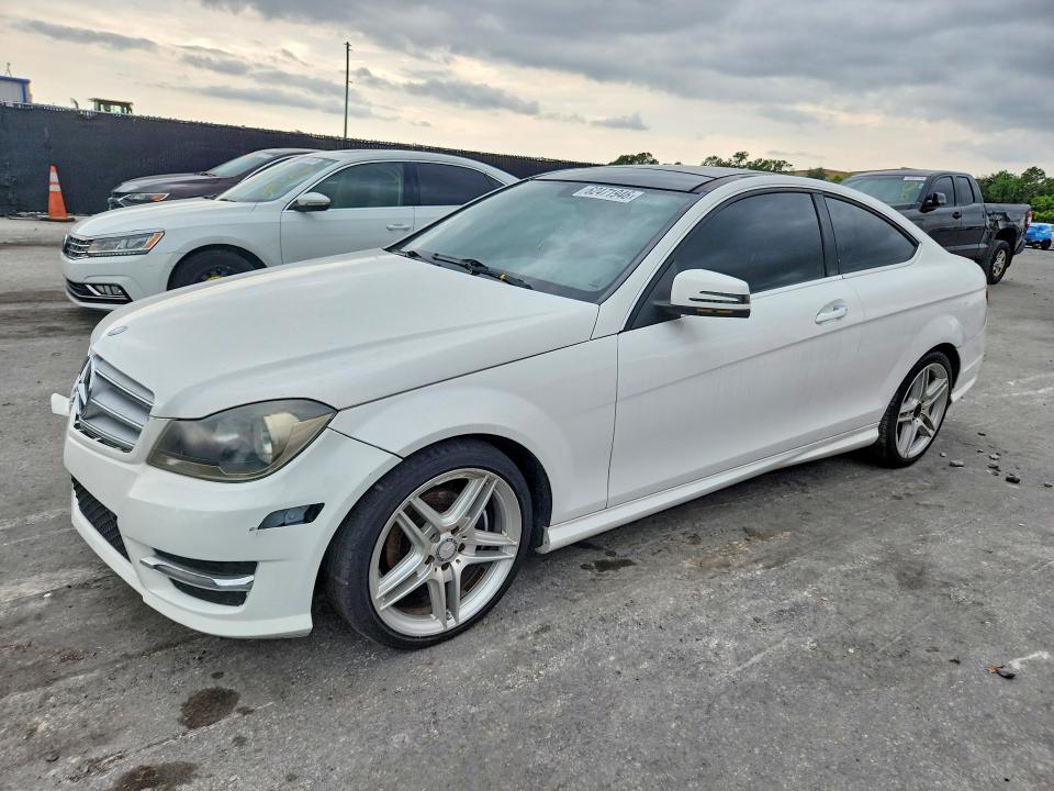 2013 Mercedes-benz C მანქანა იყიდება აუქციონზე, vin: WDDGJ4HB6DF990105, აუქციონის ნომერი: 62471946