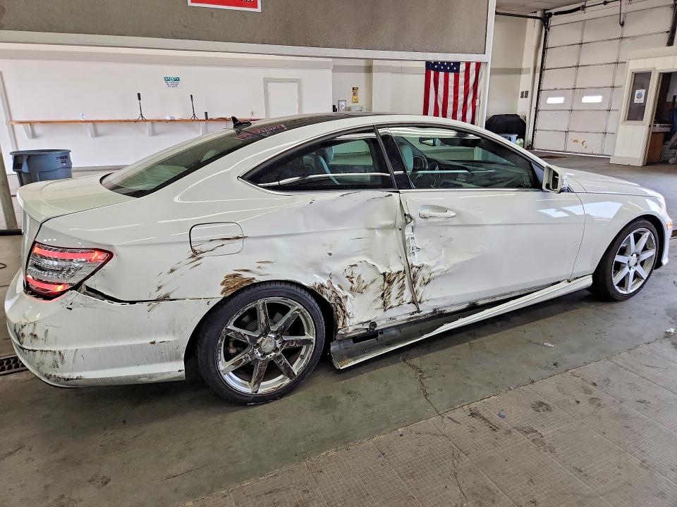 2013 Mercedes-benz C მანქანა იყიდება აუქციონზე, vin: WDDGJ4HB4DG029500, აუქციონის ნომერი: 63207146