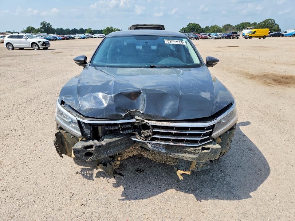 62908666 :رقم المزاد ، 1VWAA7A31JC010603 vin ، 2018 Volkswagen Passat مزاد بيع
