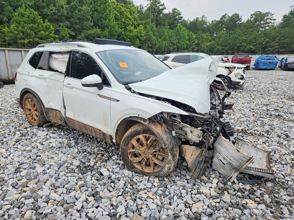 Продажа на аукционе авто 2022 Volkswagen Tiguan, vin: 3VV3B7AX1NM100156, номер лота: 63120466