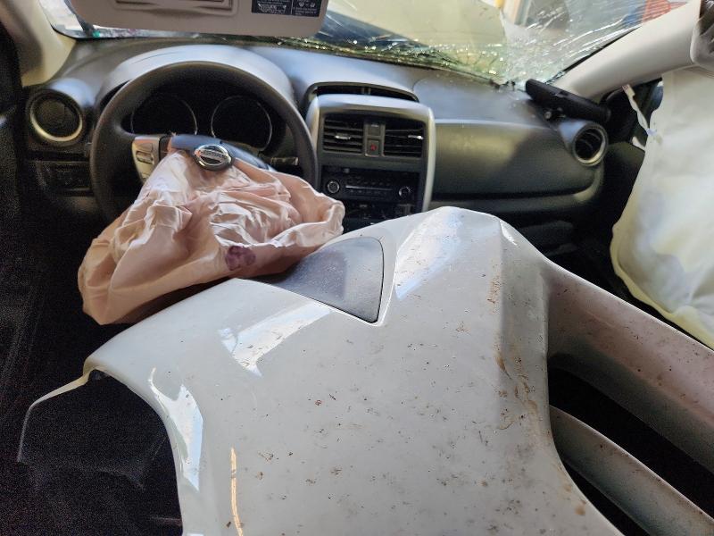 59596496 :رقم المزاد ، 3N1CN7AP0JL831945 vin ، 2018 Nissan Versa مزاد بيع