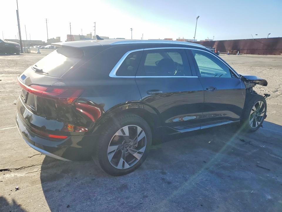 2022 Audi E-tron მანქანა იყიდება აუქციონზე, vin: WA1AAAGE0NB020148, აუქციონის ნომერი: 62237056