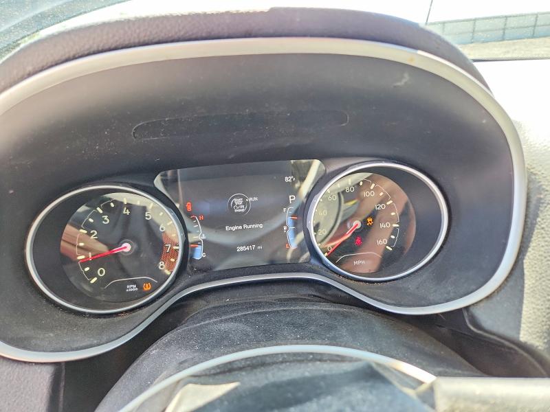 60629846 :رقم المزاد ، 3C4NJDBB7JT114767 vin ، 2018 Jeep Compass مزاد بيع