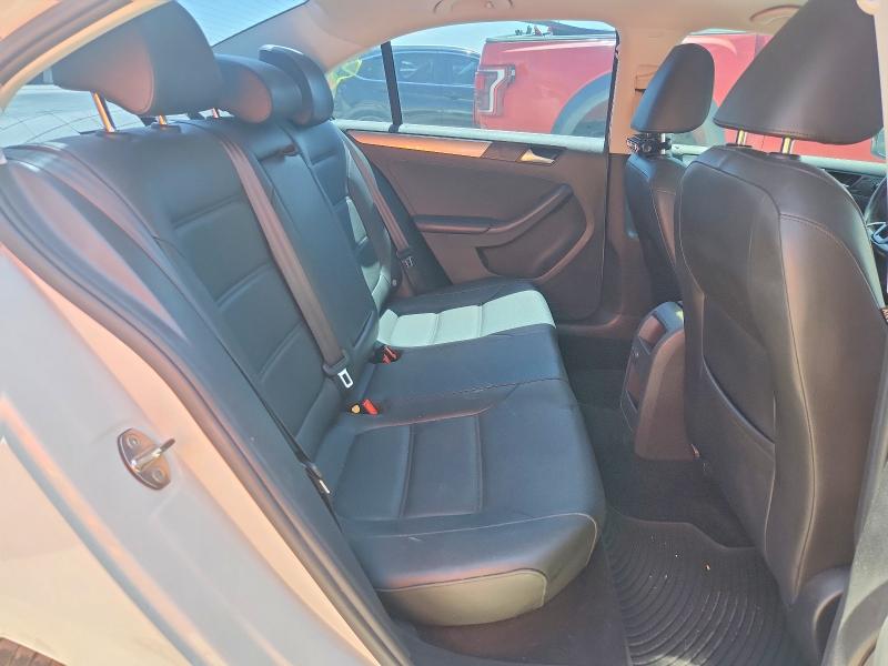 61283486 :رقم المزاد ، 3VWDB7AJ1JM231867 vin ، 2018 Volkswagen Jetta مزاد بيع