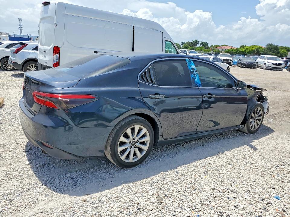 Продажа на аукционе авто 2018 Toyota Camry, vin: 4T1B11HK8JU560713, номер лота: 61552596