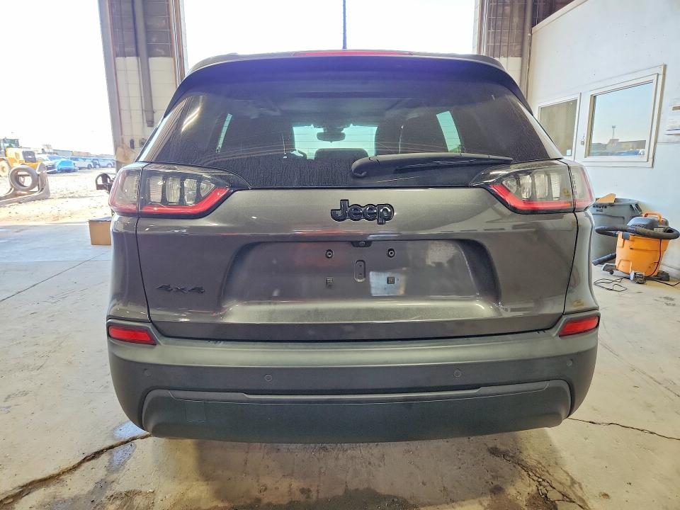 61070576 :رقم المزاد ، 1C4PJMLB5MD240174 vin ، 2021 Jeep Cherokee مزاد بيع