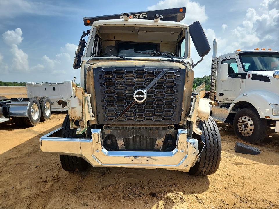 Продаж на аукціоні авто 2022 Volvo Vhd, vin: 4V5KC9EH6NN303099, номер лоту: 97686045