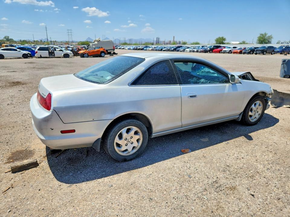 Продажа на аукционе авто 2000 Honda Accord, vin: 1HGCG3277YA031516, номер лота: 62588706