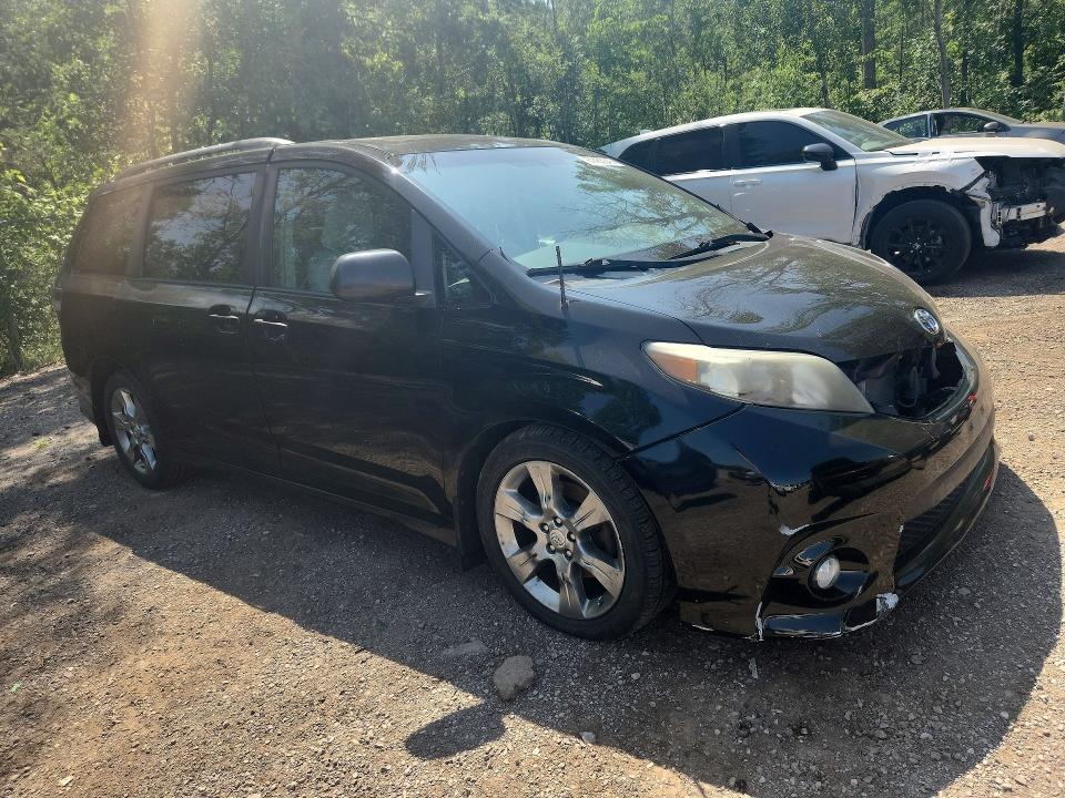 61435046 :رقم المزاد ، 5TDXK3DC9BS127036 vin ، 2011 Toyota Sienna مزاد بيع