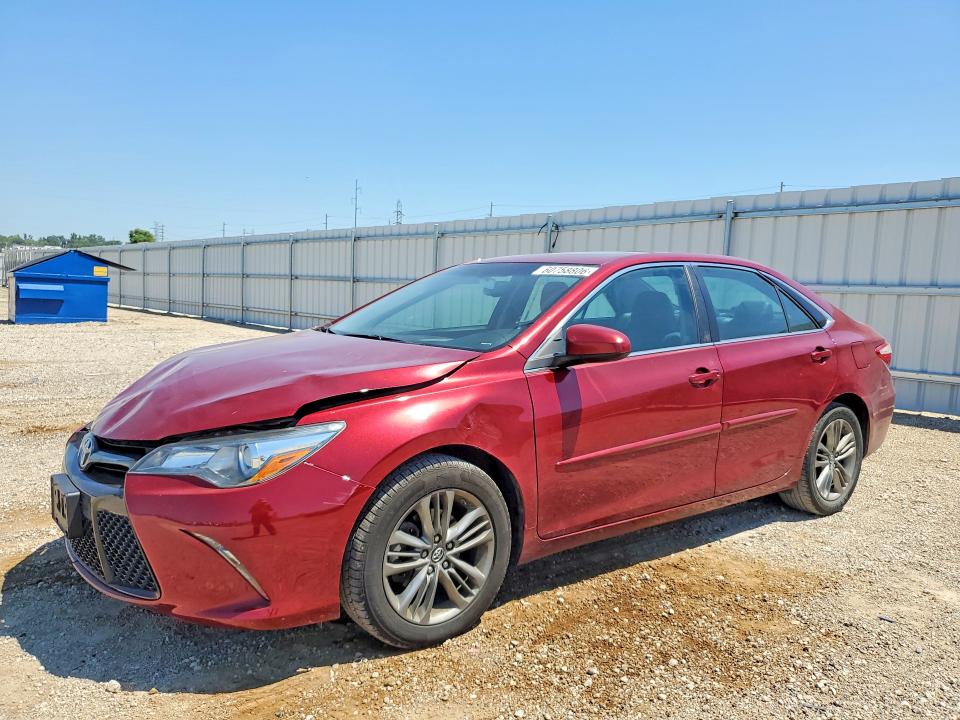 60758806 :رقم المزاد ، 4T1BF1FK9HU675934 vin ، 2017 Toyota Camry مزاد بيع