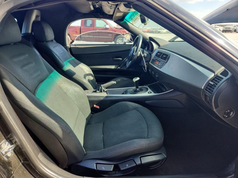 58615336 :رقم المزاد ، 4USBT33595LR70230 vin ، 2005 Bmw Z4 مزاد بيع