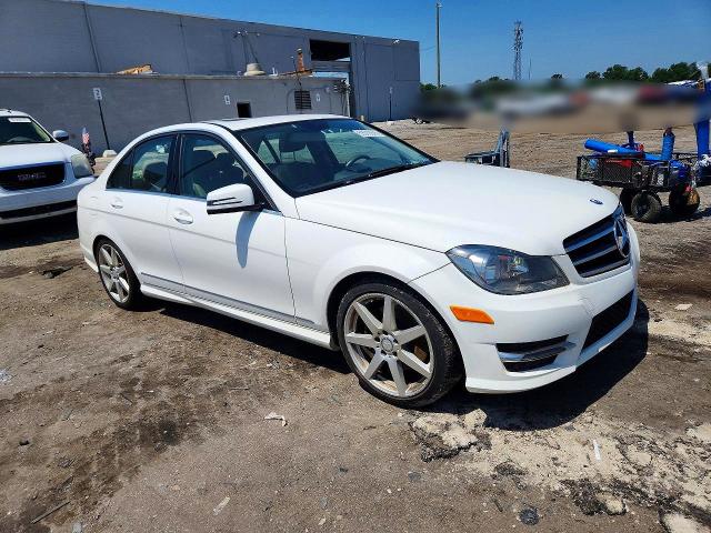 2014 Mercedes-benz C მანქანა იყიდება აუქციონზე, vin: WDDGF8AB2EA923339, აუქციონის ნომერი: 59312876