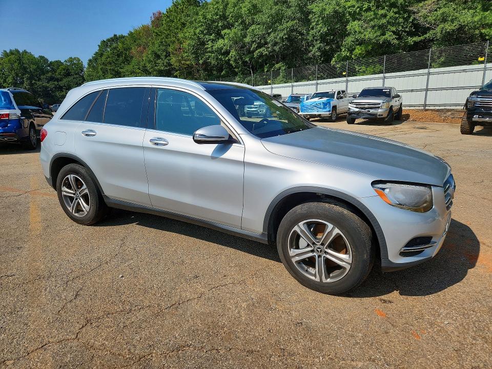 62230926 :رقم المزاد ، WDC0G4JB0HV008563 vin ، 2017 Mercedes-benz Glc مزاد بيع
