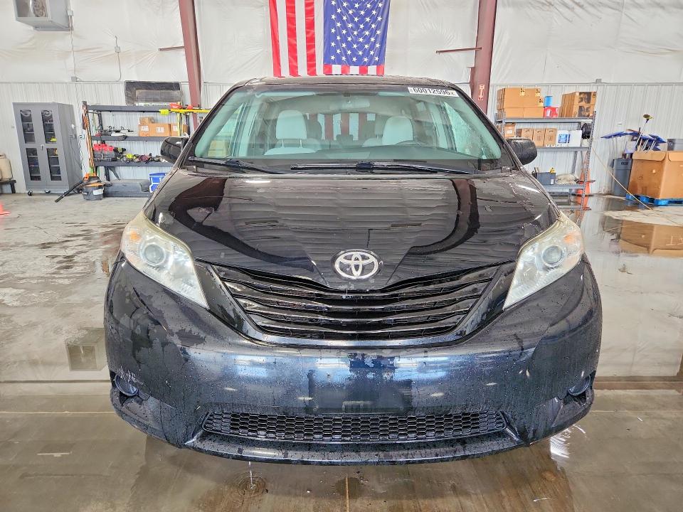 Продажа на аукционе авто 2017 Toyota Sienna, vin: 5TDZZ3DCXHS870172, номер лота: 60012596