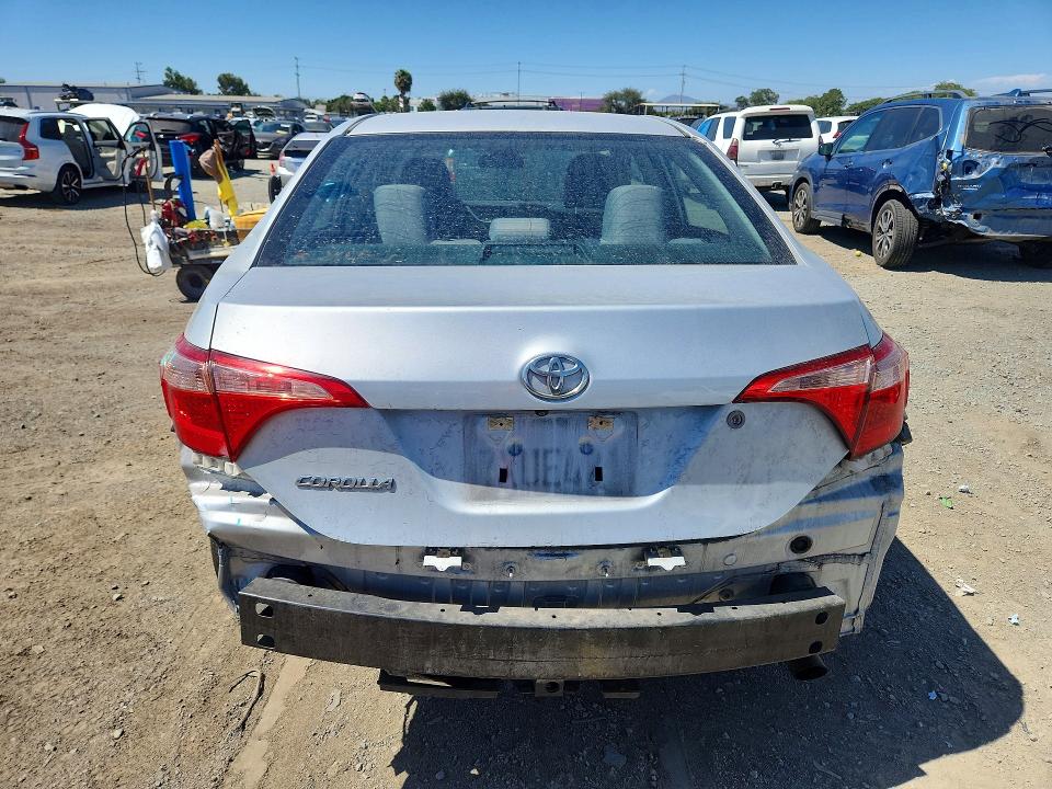 61060336 :رقم المزاد ، 5YFBURHE8HP658328 vin ، 2017 Toyota Corolla مزاد بيع